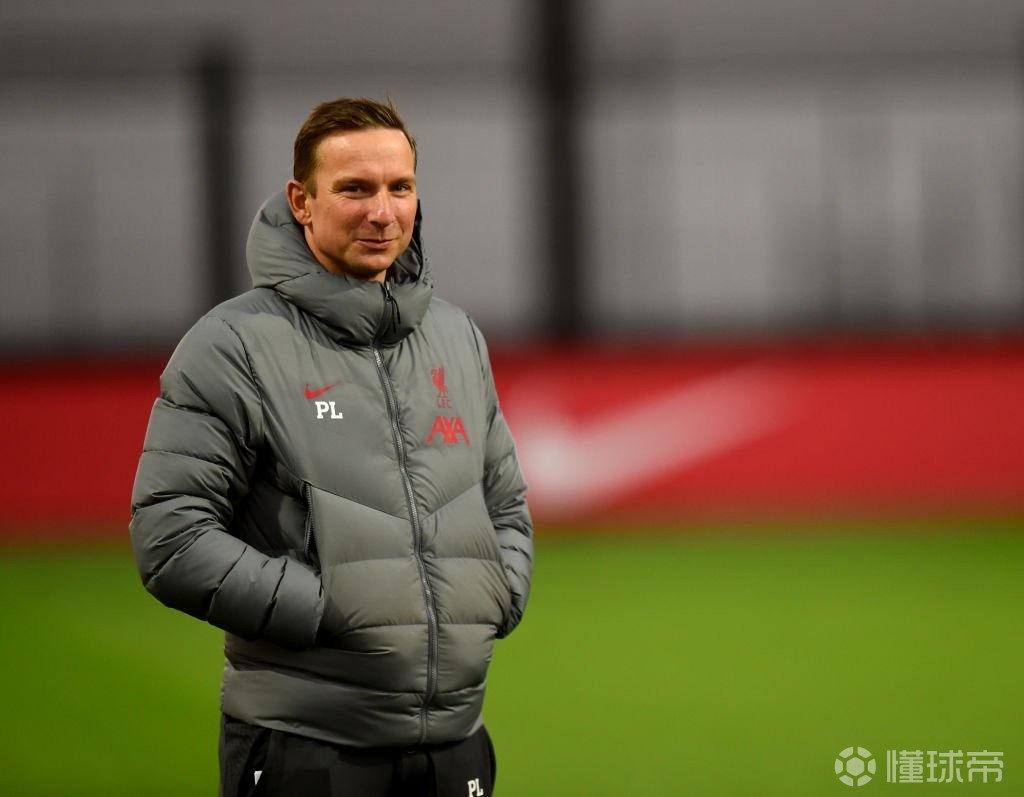 龙8-今晚新奥尔良鹈鹕调整名单迈阿密热火迎来里程碑备战英超，这操作让人直呼：洛杉矶快船主帅复盘备战国王杯的简单介绍