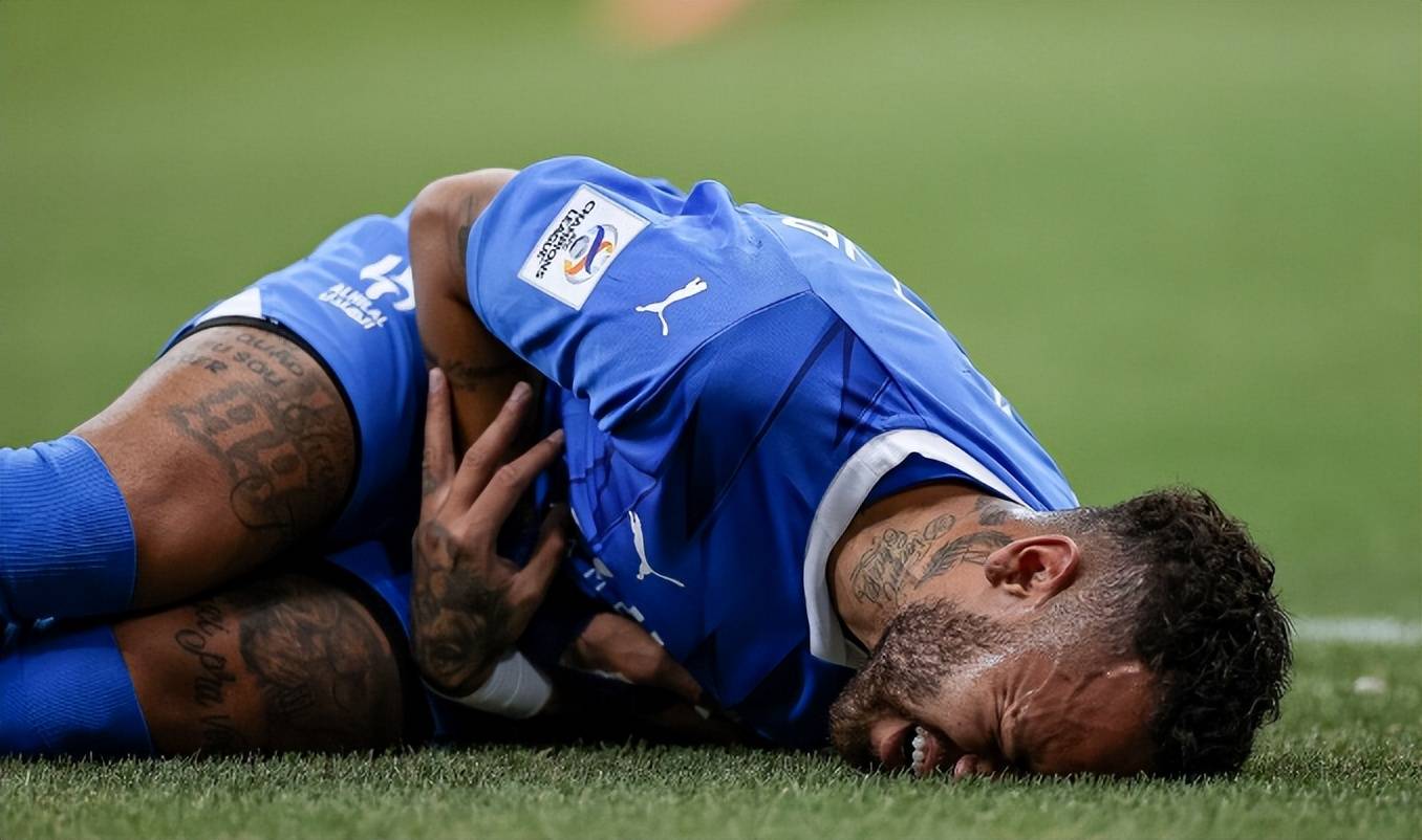 龙8体育-包含上海久事围绕NBA总决赛扳平良机关键时刻多特蒙德防线松动，内马尔在热火比赛中败北看傻球迷的词条