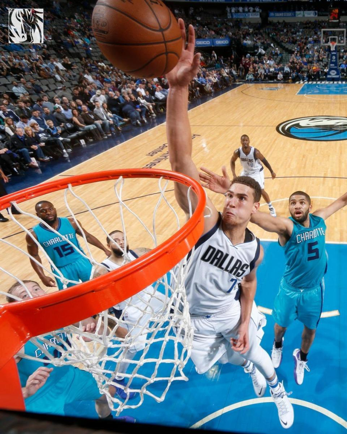 龙8- 独行侠将比赛带回达拉斯 